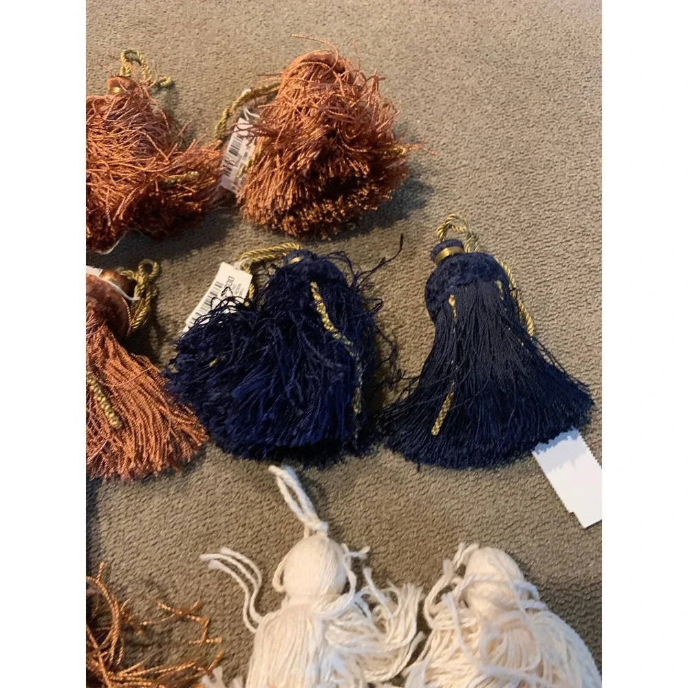 LOT OF 15 TRIM HOLLYWOOD TRIMS TASSELS - WHITE, BLUE, BROWN (TD)